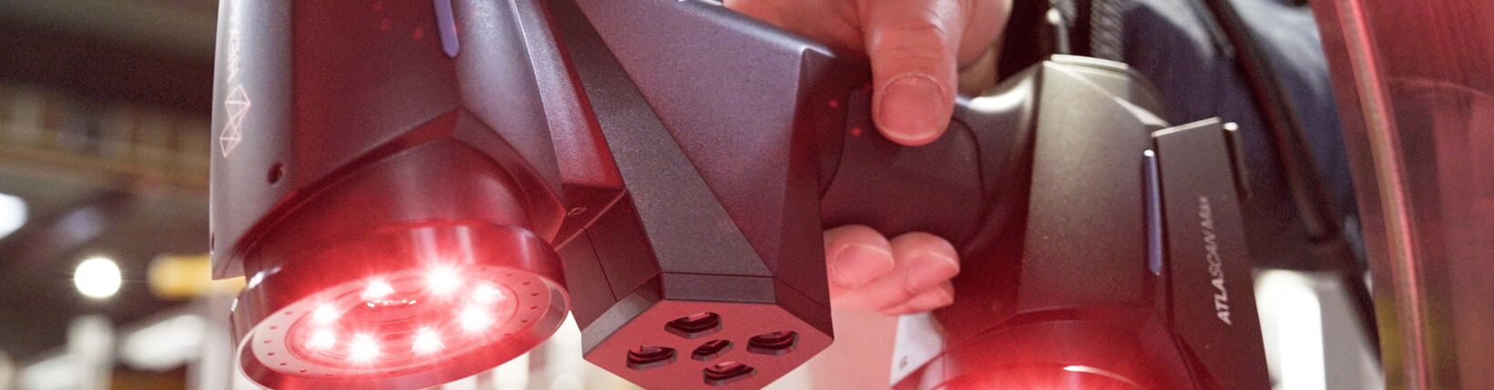 Proceso de escaneado 3D para un proyecto de ingeniería inversa.